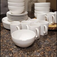 Pfaltzgraff Cassandra 32 Piece Dinnerware Set Service for 8